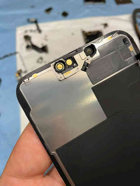 Hình ảnh mổ bụng chiếc iPhone 13 Pro Max đầu tiên tại Việt Nam, bên trong chiếc smartphone xịn xò này có gì? - Ảnh 6. Hình ảnh mổ bụng chiếc iPhone 13 Pro Max đầu tiên tại Việt Nam, bên trong chiếc smartphone xịn xò này có gì? - Ảnh 6.