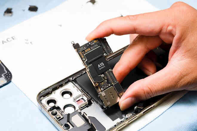 Hình ảnh mổ bụng chiếc iPhone 13 Pro Max đầu tiên tại Việt Nam, bên trong chiếc smartphone xịn xò này có gì? - Ảnh 7. Hình ảnh mổ bụng chiếc iPhone 13 Pro Max đầu tiên tại Việt Nam, bên trong chiếc smartphone xịn xò này có gì? - Ảnh 7.