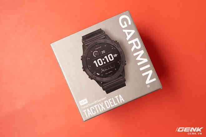 Mở hộp Garmin tactix Delta Solar: Đồng hồ thông minh phong cách quân đội, có chế độ giấu vị trí người dùng, xóa dữ liệu khi thiết bị rơi vào tay đối phương - Ảnh 1. Mở hộp Garmin tactix Delta Solar: Đồng hồ thông minh phong cách quân đội, có chế độ giấu vị trí người dùng, xóa dữ liệu khi thiết bị rơi vào tay đối phương - Ảnh 1.