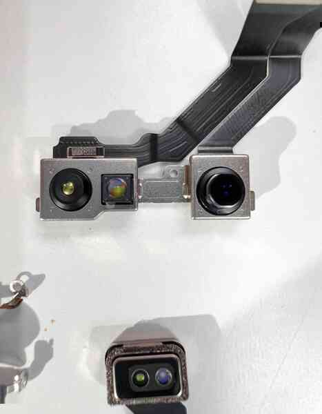 'Mổ' iPhone 13 Pro tại Việt Nam: Màn hình mỏng hơn, cụm camera thiết kế lại