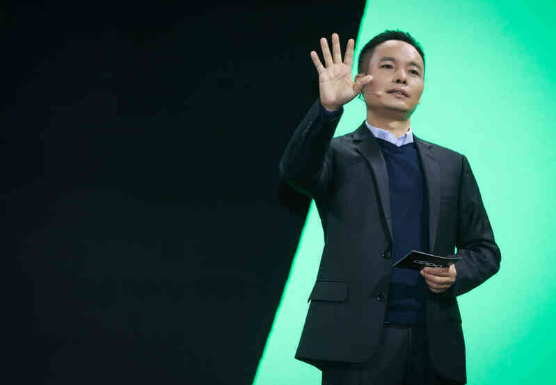 Từ đứa trẻ miền núi trở thành CEO của thương hiệu smartphone bán chạy nhất Trung Quốc: Danh sư xuất cao đồ, biết tự nhận thức về bản thân là bí quyết để thành công - Ảnh 2.
