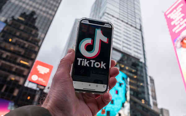 Con số khiến Mark Zuckerberg lo sợ: TikTok cán mốc 1 tỷ người dùng mỗi tháng, rất nhiều trong số đó là người Mỹ - Ảnh 2. Con số khiến Mark Zuckerberg lo sợ: TikTok cán mốc 1 tỷ người dùng mỗi tháng, rất nhiều trong số đó là người Mỹ - Ảnh 2.