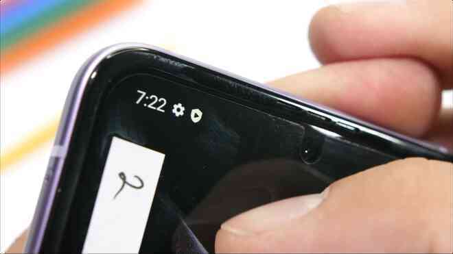 Galaxy Z Flip3 có độ bền ấn tượng, bẻ ngược bằng tay không hề hấn gì - Ảnh 7.
