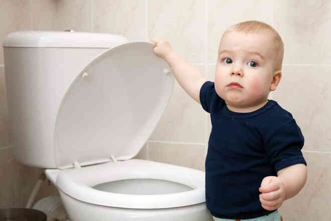 Xả nước bồn cầu khi mất điện có bị làm sao không?