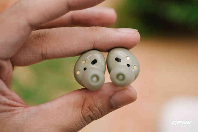 Đánh giá Galaxy Buds 2: True Wireless Samsung đầu tiên tôi có thể khuyến nghị với tất cả mọi người - Ảnh 7. Đánh giá Galaxy Buds 2: True Wireless Samsung đầu tiên tôi có thể khuyến nghị với tất cả mọi người - Ảnh 7.