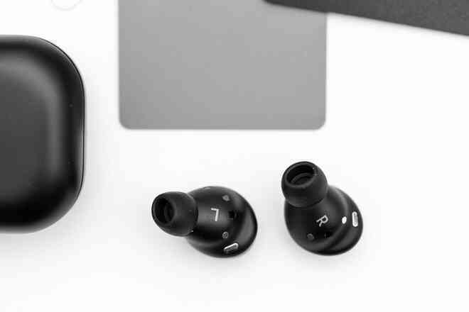 Đánh giá Galaxy Buds 2: True Wireless Samsung đầu tiên tôi có thể khuyến nghị với tất cả mọi người - Ảnh 9. Đánh giá Galaxy Buds 2: True Wireless Samsung đầu tiên tôi có thể khuyến nghị với tất cả mọi người - Ảnh 9.