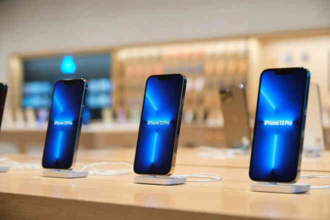 iPhone 13 delay cả tháng khắp Á, Âu hoá ra vì thiếu một linh kiện quan trọng sản xuất tại Việt Nam - Ảnh 1. iPhone 13 delay cả tháng khắp Á, Âu hoá ra vì thiếu một linh kiện quan trọng sản xuất tại Việt Nam - Ảnh 1.