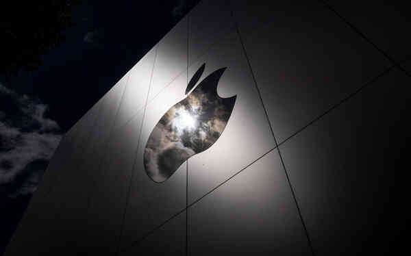 Thủ quỹ, người nắm giữ 200 tỷ USD tiền mặt cho Apple nghỉ hưu - Ảnh 1. Thủ quỹ, người nắm giữ 200 tỷ USD tiền mặt cho Apple nghỉ hưu - Ảnh 1.