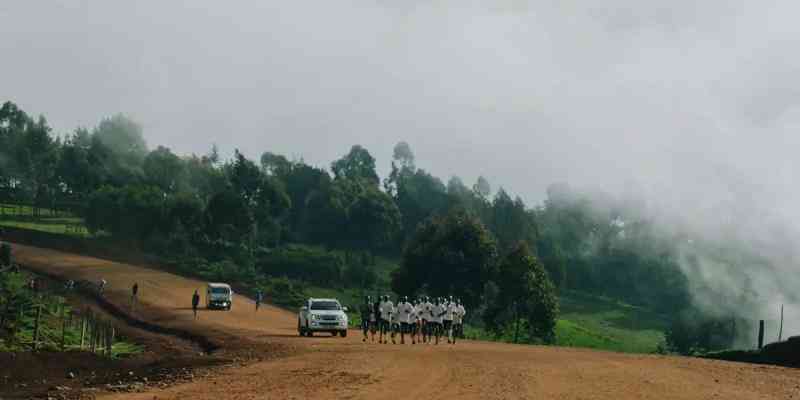 Kipchoge chia sẻ về thói quen luyện tập, dinh dưỡng giúp anh thành công