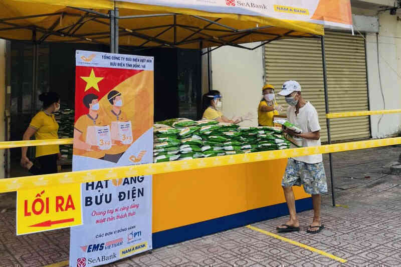 Hơn 273.000 người dân 8 tỉnh phía Nam đã được tặng gạo, vượt khó mùa dịch