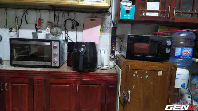 Mua cả lò nướng và nồi chiên không dầu từ 3 năm trước tôi rút ra được 8 lý do khiến 1 thứ phủ bụi, 1 thứ thì dùng đến "không kịp nguội"