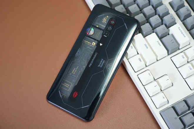 Red Magic 6S Pro ra mắt: Màn hình 165Hz, Snapdragon 888+, tản nhiệt kép, giá từ 14.1 triệu đồng - Ảnh 2. Red Magic 6S Pro ra mắt: Màn hình 165Hz, Snapdragon 888+, tản nhiệt kép, giá từ 14.1 triệu đồng - Ảnh 2.