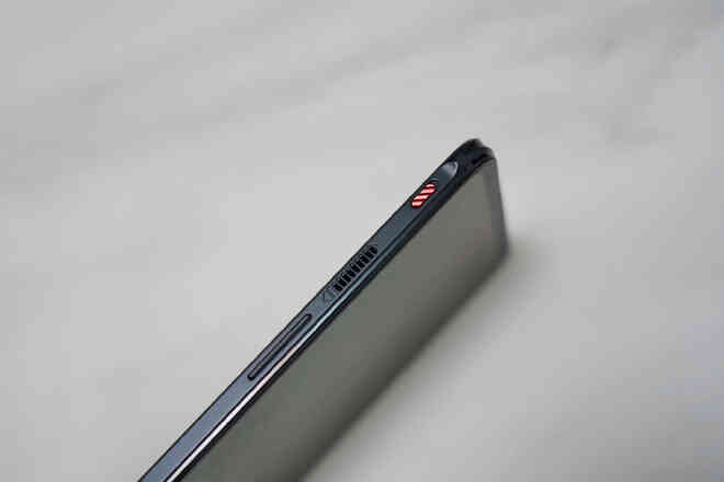 Red Magic 6S Pro ra mắt: Màn hình 165Hz, Snapdragon 888+, tản nhiệt kép, giá từ 14.1 triệu đồng - Ảnh 5. Red Magic 6S Pro ra mắt: Màn hình 165Hz, Snapdragon 888+, tản nhiệt kép, giá từ 14.1 triệu đồng - Ảnh 5.