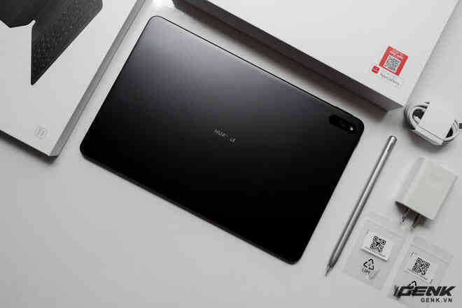 Trên tay máy tính bảng Huawei MatePad 11: Màn hình IPS 120Hz, dùng chip Snapdragon 865, hệ điều hành Harmony OS 2 rất mượt, giá 13.99 triệu đồng - Ảnh 2. Trên tay máy tính bảng Huawei MatePad 11: Màn hình IPS 120Hz, dùng chip Snapdragon 865, hệ điều hành Harmony OS 2 rất mượt, giá 13.99 triệu đồng - Ảnh 2.