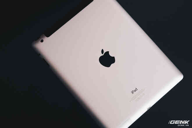 Trên tay chiếc iPad 9 năm tuổi, ra mắt cùng thời iPhone 5, giật lag, nhưng vẫn được người Việt ưa chuộng - Ảnh 1. Trên tay chiếc iPad 9 năm tuổi, ra mắt cùng thời iPhone 5, giật lag, nhưng vẫn được người Việt ưa chuộng - Ảnh 1.