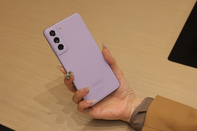 Người dùng Việt hào hứng với siêu phẩm Galaxy S21FE - Ảnh 6. Người dùng Việt hào hứng với siêu phẩm Galaxy S21FE - Ảnh 6.