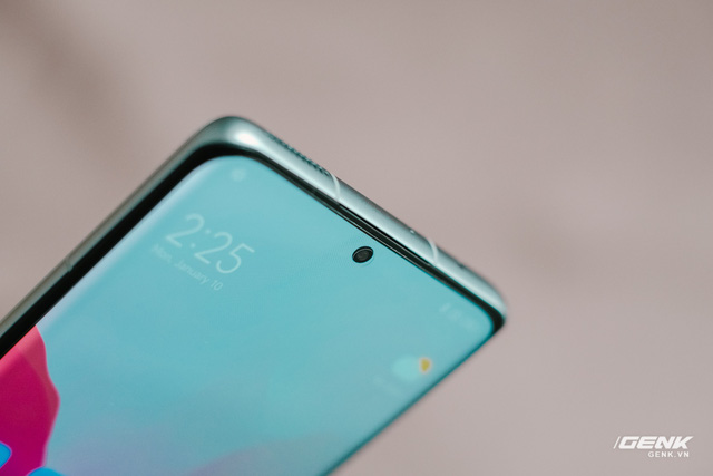 Trên tay Xiaomi 12 Pro: Thiết kế mới với mặt lưng giả da, chip Snapdragon 8 Gen 1 hiệu năng mạnh nhưng vẫn nóng, giá 20 triệu tại VN - Ảnh 9. Trên tay Xiaomi 12 Pro: Thiết kế mới với mặt lưng giả da, chip Snapdragon 8 Gen 1 hiệu năng mạnh nhưng vẫn nóng, giá 20 triệu tại VN - Ảnh 9.