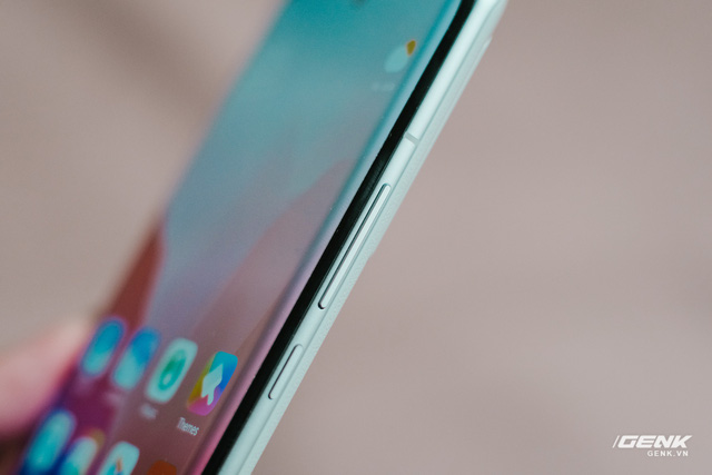 Trên tay Xiaomi 12 Pro: Thiết kế mới với mặt lưng giả da, chip Snapdragon 8 Gen 1 hiệu năng mạnh nhưng vẫn nóng, giá 20 triệu tại VN - Ảnh 13. Trên tay Xiaomi 12 Pro: Thiết kế mới với mặt lưng giả da, chip Snapdragon 8 Gen 1 hiệu năng mạnh nhưng vẫn nóng, giá 20 triệu tại VN - Ảnh 13.