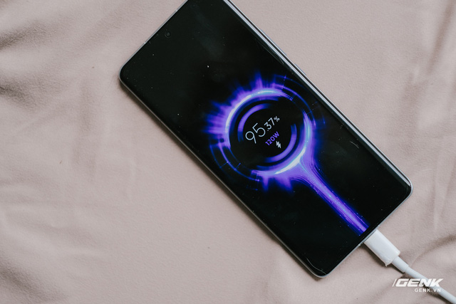 Trên tay Xiaomi 12 Pro: Thiết kế mới với mặt lưng giả da, chip Snapdragon 8 Gen 1 hiệu năng mạnh nhưng vẫn nóng, giá 20 triệu tại VN - Ảnh 15. Trên tay Xiaomi 12 Pro: Thiết kế mới với mặt lưng giả da, chip Snapdragon 8 Gen 1 hiệu năng mạnh nhưng vẫn nóng, giá 20 triệu tại VN - Ảnh 15.
