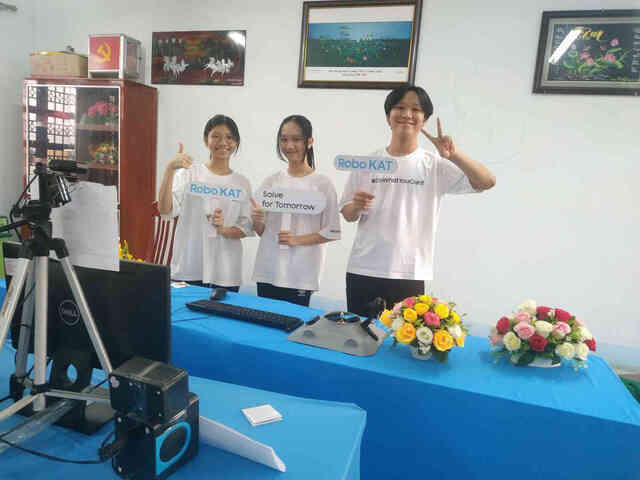 Robot leo tường, chui cống thay con người đoạt giải nhất cuộc thi sáng tạo Solve for Tomorrow do Samsung tổ chức - Ảnh 2. Robot leo tường, chui cống thay con người đoạt giải nhất cuộc thi sáng tạo Solve for Tomorrow do Samsung tổ chức - Ảnh 2.