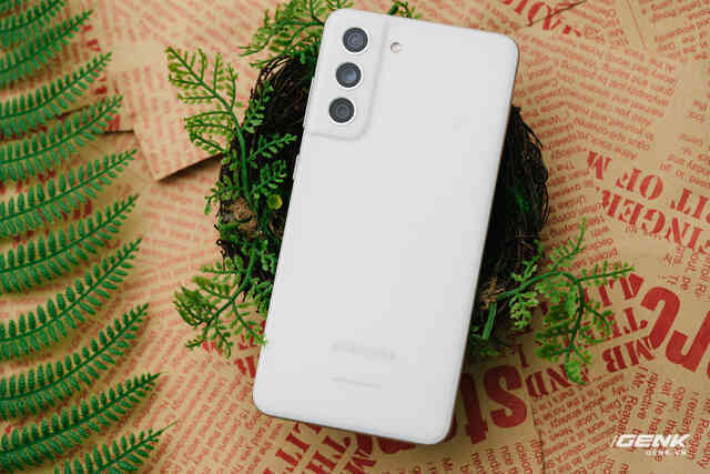 Đánh giá Samsung Galaxy S21 FE: Đúng người sai thời điểm? - Ảnh 2. Đánh giá Samsung Galaxy S21 FE: Đúng người sai thời điểm? - Ảnh 2.