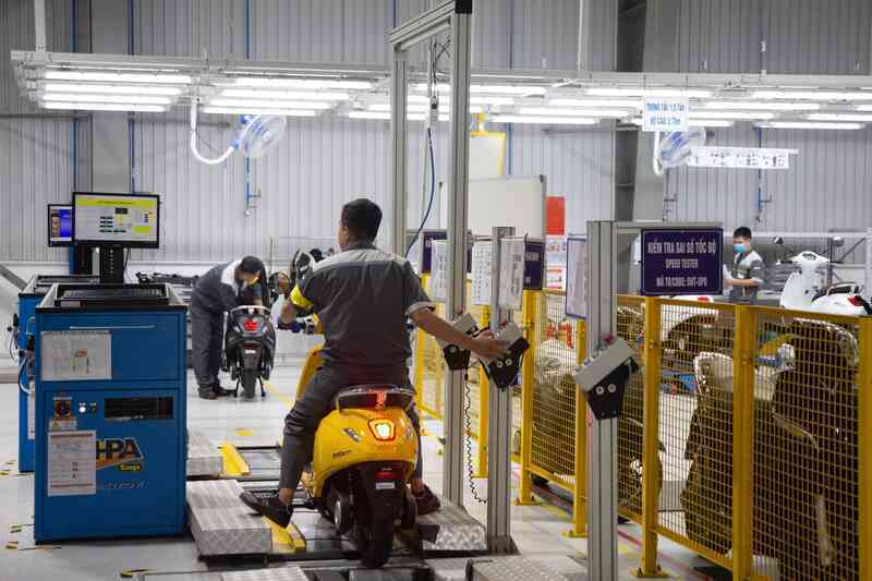 Cận cảnh dây chuyền ra đời chiếc xe máy điện khiến 18.000 đơn 'chốt' trong 48 giờ - Ảnh 18. Cận cảnh dây chuyền ra đời chiếc xe máy điện khiến 18.000 đơn 'chốt' trong 48 giờ - Ảnh 18.