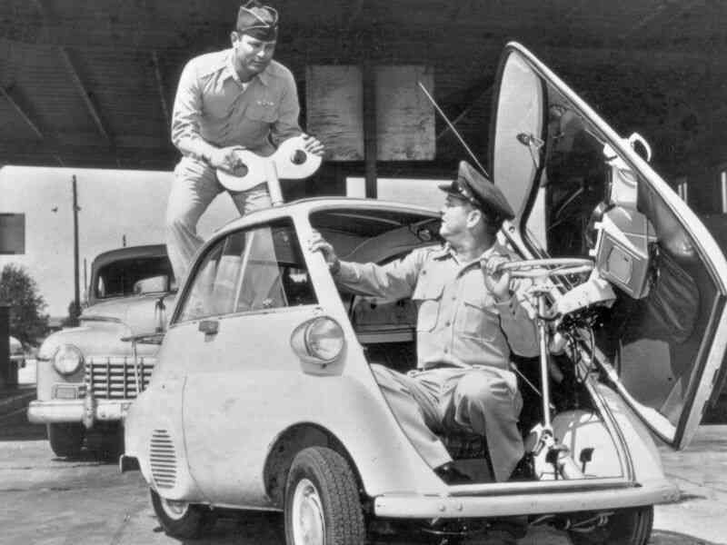 Isetta: Chiếc xe bong bóng mang tính biểu tượng của những năm 1950, được coi là chiếc xe siêu nhỏ đầu tiên trên thế giới - Ảnh 5. Isetta: Chiếc xe bong bóng mang tính biểu tượng của những năm 1950, được coi là chiếc xe siêu nhỏ đầu tiên trên thế giới - Ảnh 5.