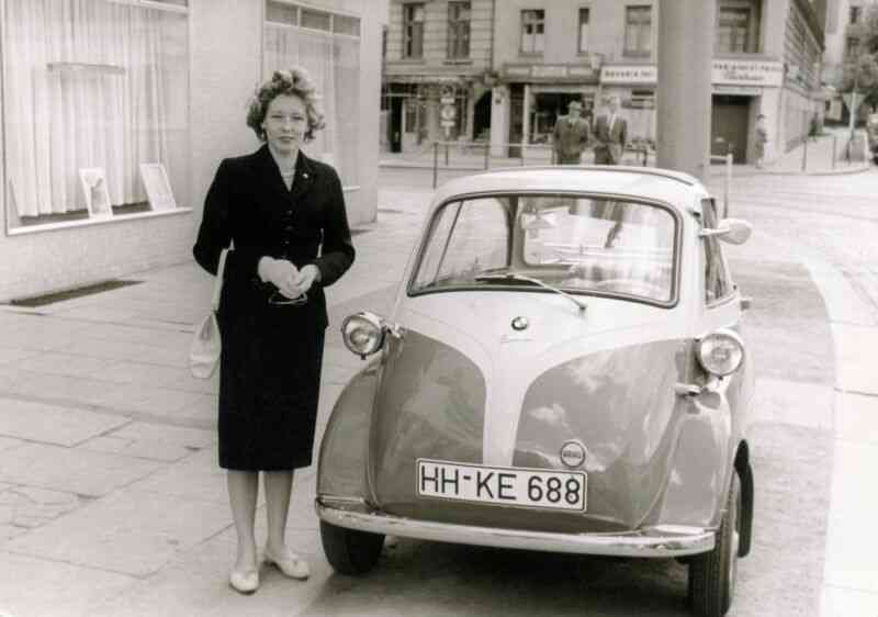 Isetta: Chiếc xe bong bóng mang tính biểu tượng của những năm 1950, được coi là chiếc xe siêu nhỏ đầu tiên trên thế giới - Ảnh 8. Isetta: Chiếc xe bong bóng mang tính biểu tượng của những năm 1950, được coi là chiếc xe siêu nhỏ đầu tiên trên thế giới - Ảnh 8.