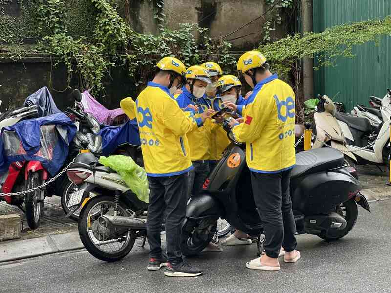 “Nóng” cuộc đua của các ứng dụng gọi xe công nghệ - Ảnh 2. “Nóng” cuộc đua của các ứng dụng gọi xe công nghệ - Ảnh 2.