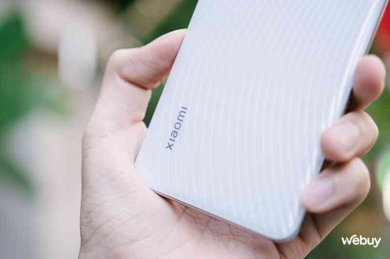 Trên tay Xiaomi Civi 2: Điện thoại chuyên selfie của Xiaomi, có Dynamic Island giống iPhone, giá 7.9 triệu đồng - Ảnh 4. Trên tay Xiaomi Civi 2: Điện thoại chuyên selfie của Xiaomi, có Dynamic Island giống iPhone, giá 7.9 triệu đồng - Ảnh 4.