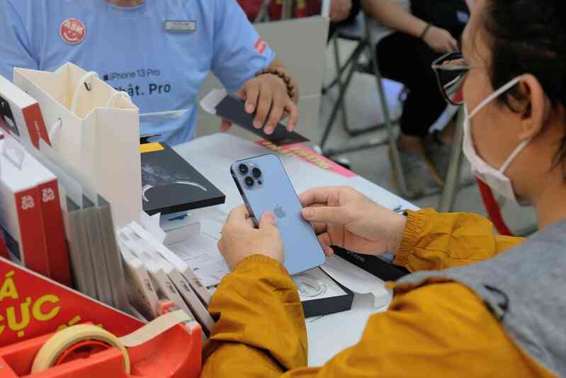 Giới đầu cơ iPhone: "Săn sale Shopee rẻ hơn đặt cọc tại đại lý" - Ảnh 6. Giới đầu cơ iPhone: "Săn sale Shopee rẻ hơn đặt cọc tại đại lý" - Ảnh 6.