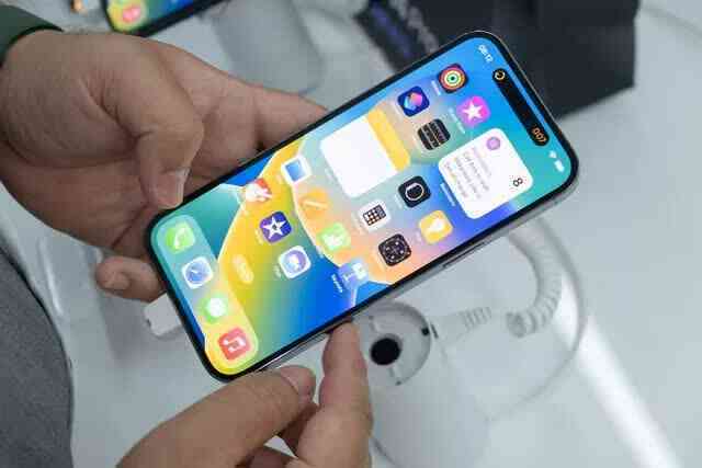 iPhone 14 “ế hàng” trong ngày đầu mở bán tại Việt Nam, lý do là gì? - Ảnh 4. iPhone 14 “ế hàng” trong ngày đầu mở bán tại Việt Nam, lý do là gì? - Ảnh 4.