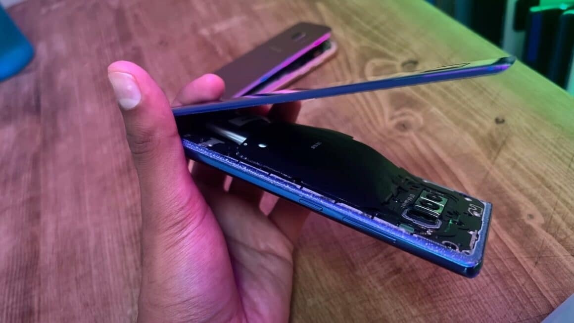 Smartphone Samsung cũ phồng pin ảnh 1 Smartphone Samsung cu phong pin anh 1