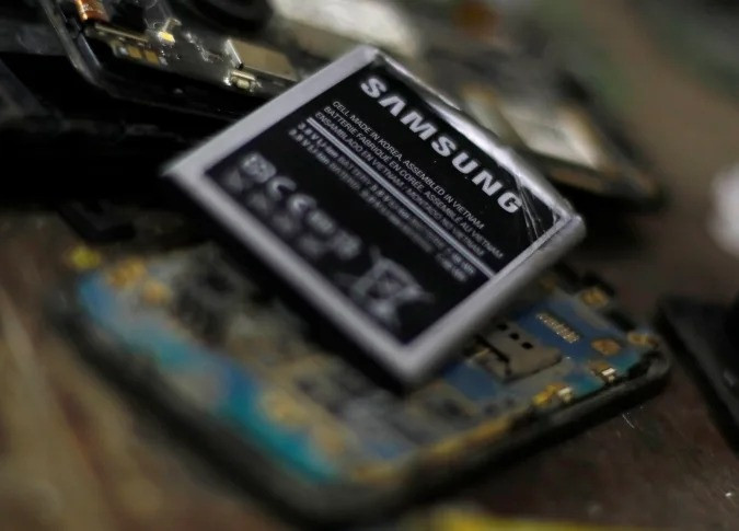 Smartphone Samsung cũ phồng pin ảnh 2 Smartphone Samsung cu phong pin anh 2
