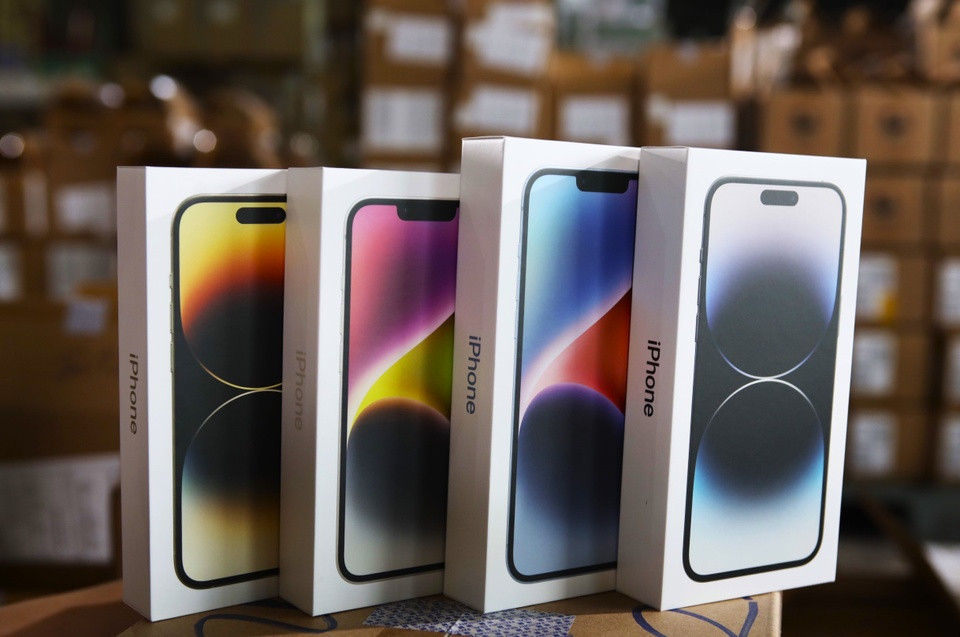 Thế khó của các cửa hàng sau khi mở bán iPhone 14