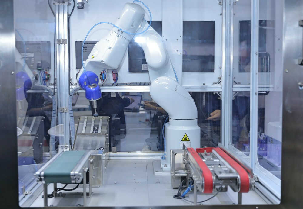 Việt Nam nên tận dụng làn sóng dịch chuyển sản xuất khỏi Trung Quốc