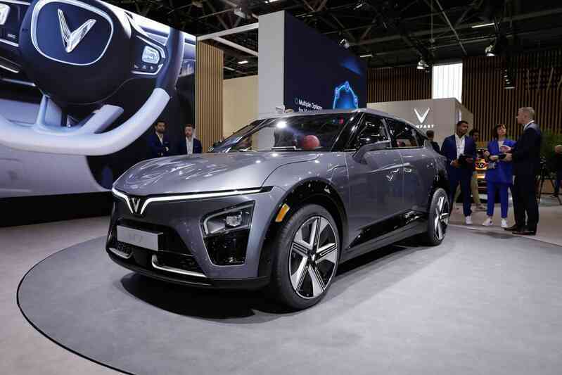 VinFast VF 6, 7, 8, 9 đang chinh phục người Pháp tại Paris Motor Show 2022 - Ảnh 2. VinFast VF 6, 7, 8, 9 đang chinh phục người Pháp tại Paris Motor Show 2022 - Ảnh 2.