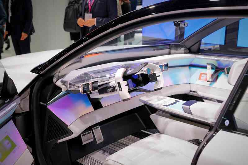 VinFast VF 6, 7, 8, 9 đang chinh phục người Pháp tại Paris Motor Show 2022 - Ảnh 6. VinFast VF 6, 7, 8, 9 đang chinh phục người Pháp tại Paris Motor Show 2022 - Ảnh 6.