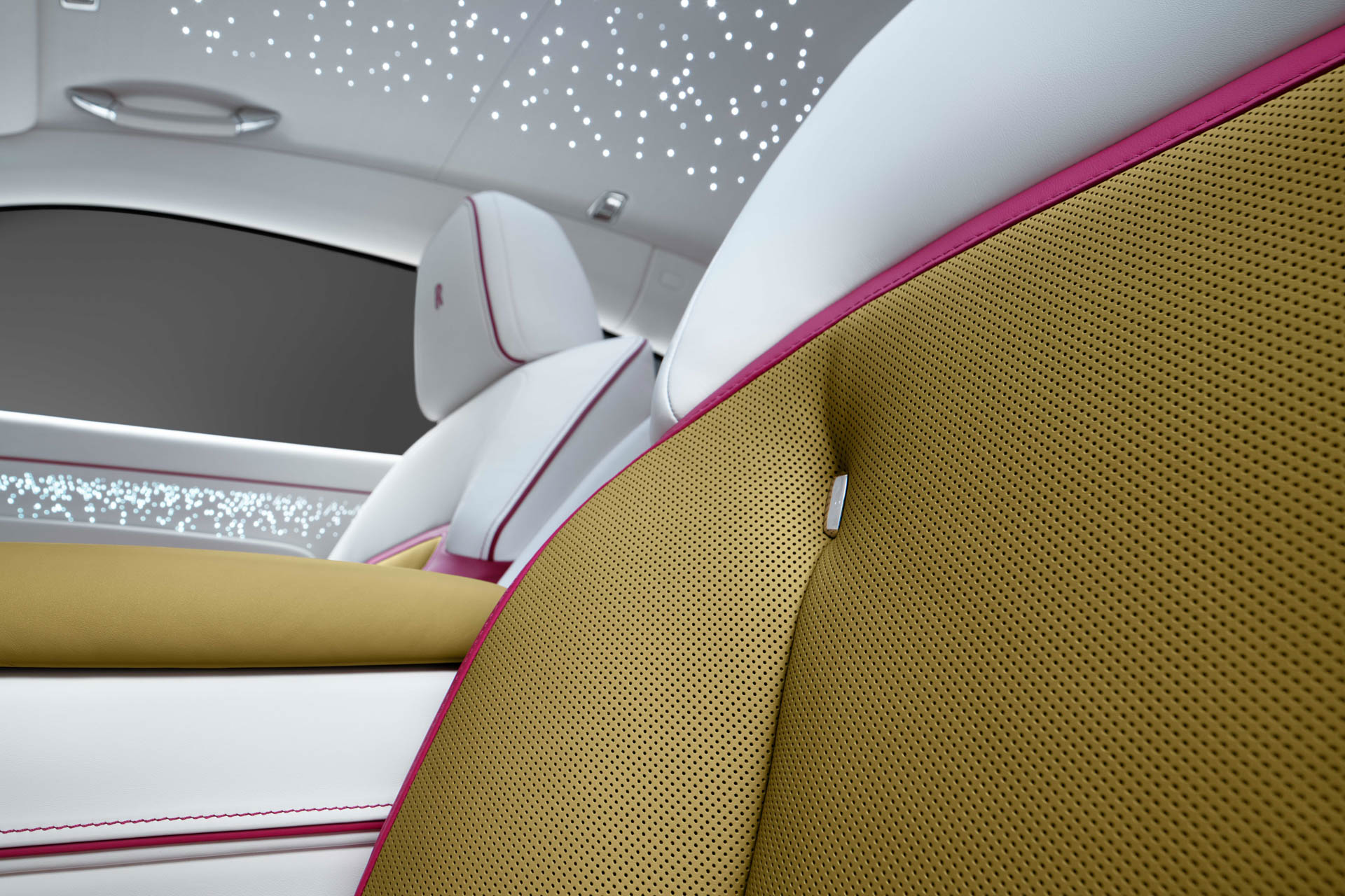 Rolls-Royce Spectre ra mắt: Xe điện sang xịn nhất thế giới, chạy 520km/sạc - Ảnh 17. Rolls-Royce Spectre ra mắt: Xe điện sang xịn nhất thế giới, chạy 520km/sạc - Ảnh 17.