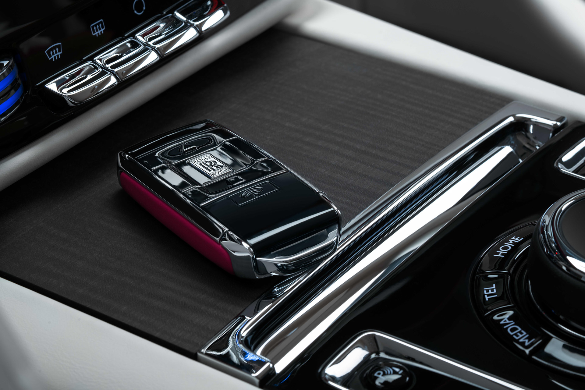 Rolls-Royce Spectre ra mắt: Xe điện sang xịn nhất thế giới, chạy 520km/sạc - Ảnh 20. Rolls-Royce Spectre ra mắt: Xe điện sang xịn nhất thế giới, chạy 520km/sạc - Ảnh 20.