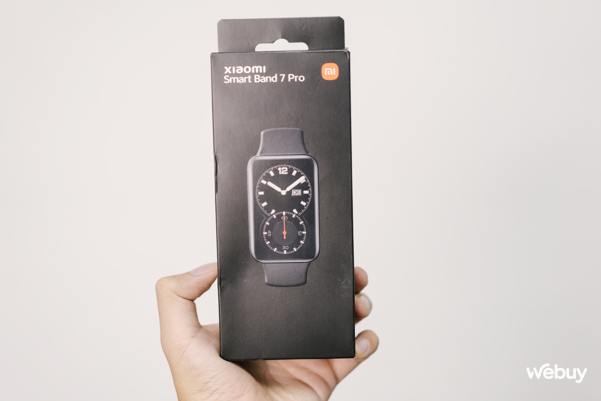 Xiaomi Band 7 Pro chính hãng: Thiết kế mới, đã hỗ trợ tiếng Việt hoàn chỉnh, GPS tích hợp, pin 12 ngày, giá gần 2 triệu