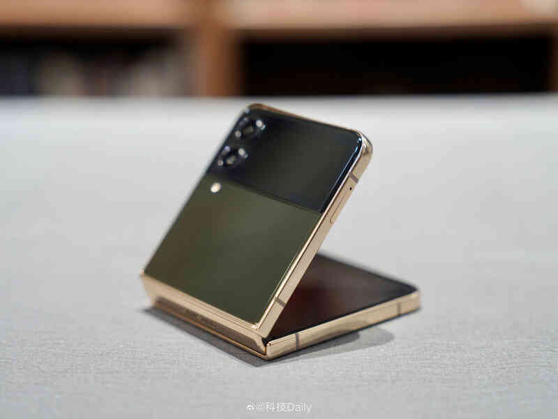 Samsung W23 và W23 Flip: Bản đổi tên của Galaxy Z Fold4 và Z Flip4 nhưng xịn hơn và đắt hơn