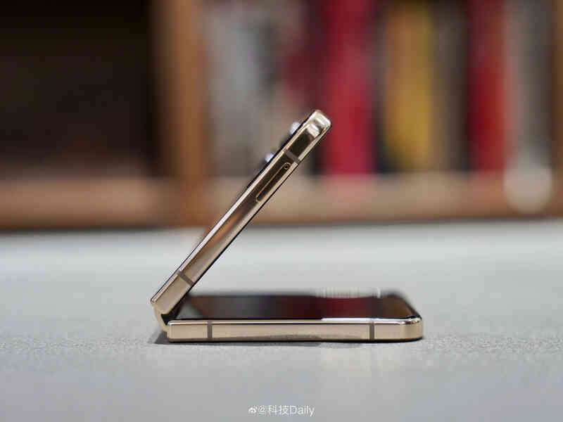 Samsung W23 và W23 Flip: Bản đổi tên của Galaxy Z Fold4 và Z Flip4 nhưng xịn hơn và đắt hơn