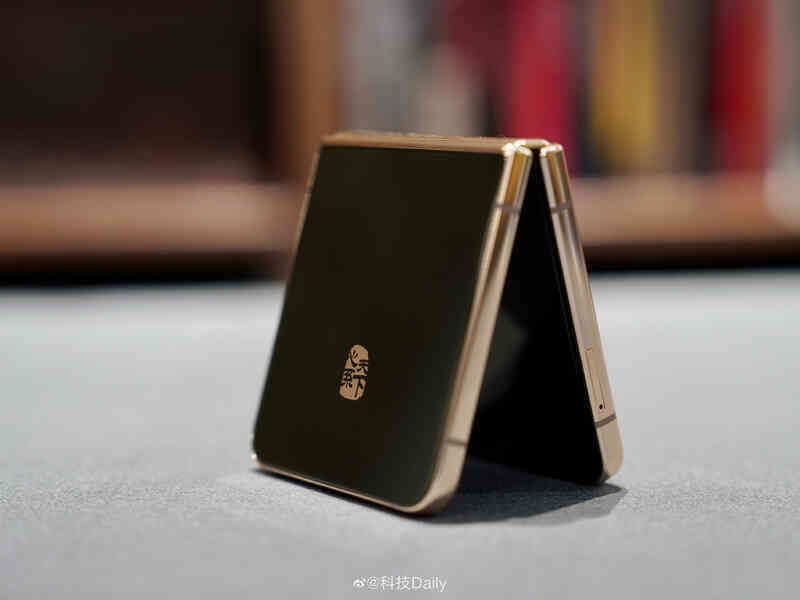 Samsung W23 và W23 Flip: Bản đổi tên của Galaxy Z Fold4 và Z Flip4 nhưng xịn hơn và đắt hơn