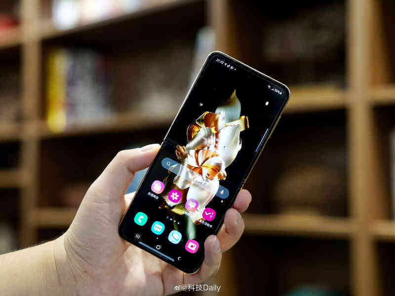 Samsung W23 và W23 Flip: Bản đổi tên của Galaxy Z Fold4 và Z Flip4 nhưng xịn hơn và đắt hơn