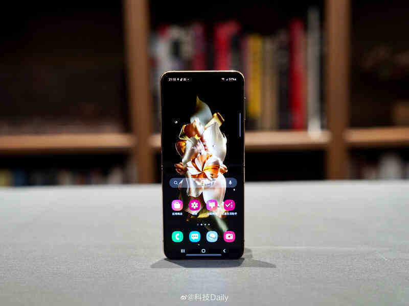 Samsung W23 và W23 Flip: Bản đổi tên của Galaxy Z Fold4 và Z Flip4 nhưng xịn hơn và đắt hơn