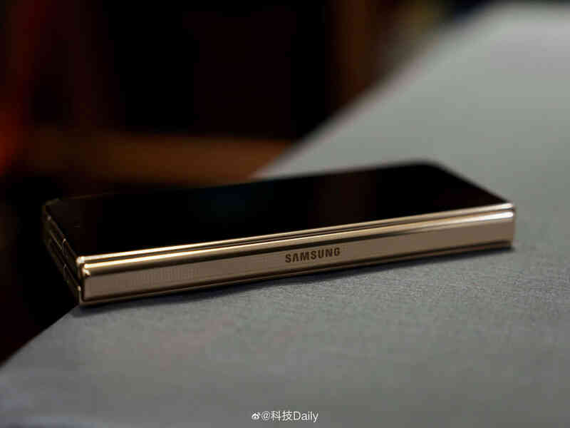 Samsung W23 và W23 Flip: Bản đổi tên của Galaxy Z Fold4 và Z Flip4 nhưng xịn hơn và đắt hơn