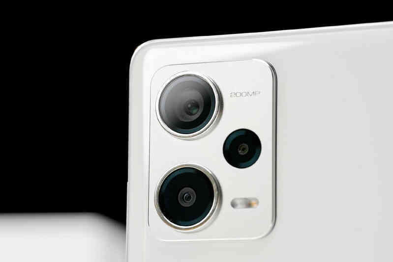 Xiaomi ra mắt điện thoại 8 triệu có sạc nhanh 210W, camera 200MP
