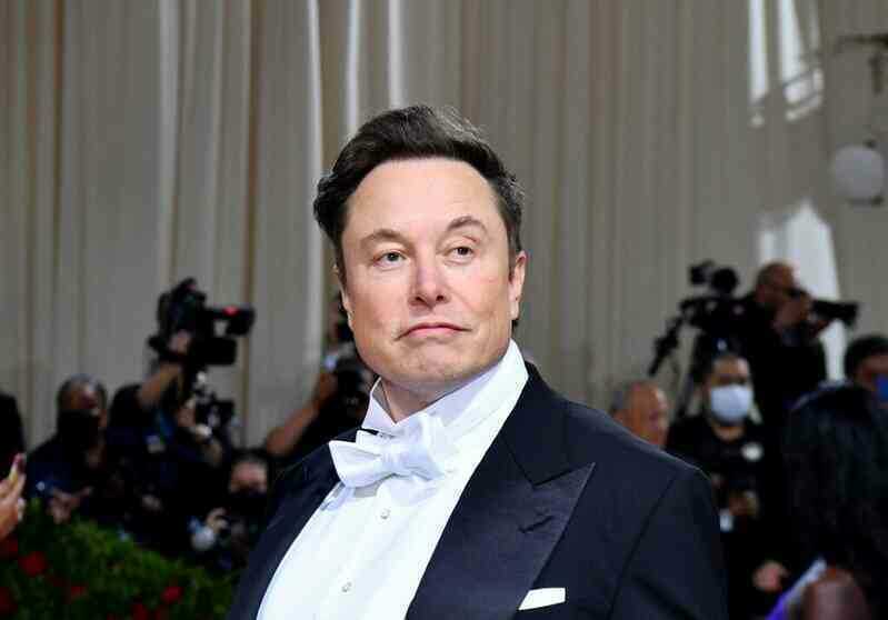 Elon Musk yêu cầu lập trình viên Twitter in code ra giấy để đích thân rà soát