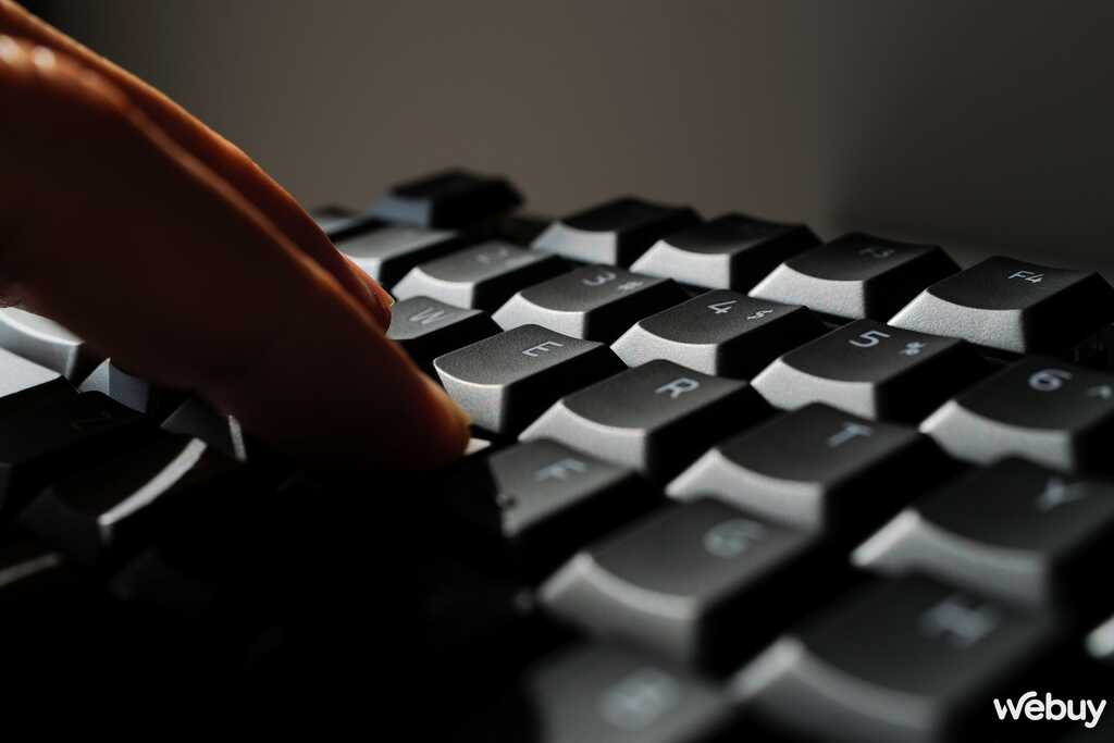 Trên tay bàn phím Razer DeathStalker V2 Pro và chuột Basilisk V3 Pro: Đúng chất một cặp bài trùng - Ảnh 17. Trên tay bàn phím Razer DeathStalker V2 Pro và chuột Basilisk V3 Pro: Đúng chất một cặp bài trùng - Ảnh 17.